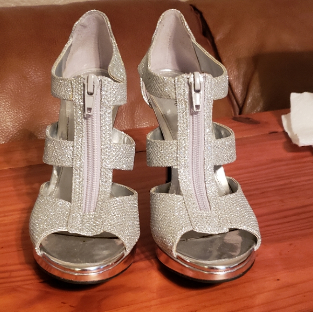Fioni Silver Heels